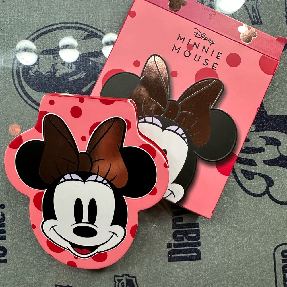 ⚡️DISNEY Minnie Mouse Blush Palette collectible